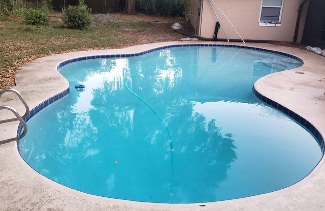 Spacious 5-bedroom house with WiFi, AC in charming Longwood