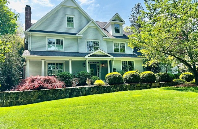 Spacious 5-bedroom house in Westport with fitness room, pool and home theatre.