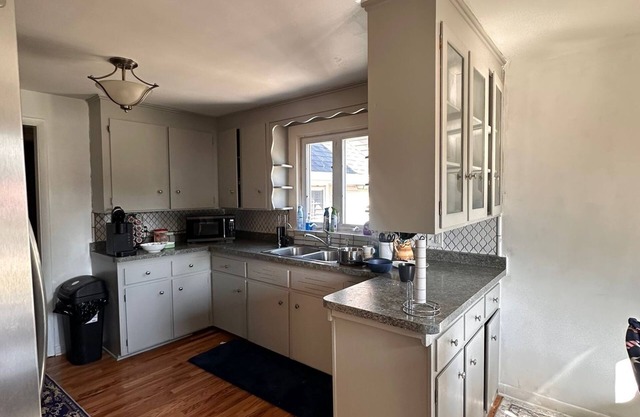 Spacious 5-bedroom house with AC and WiFi in lovely Buffalo