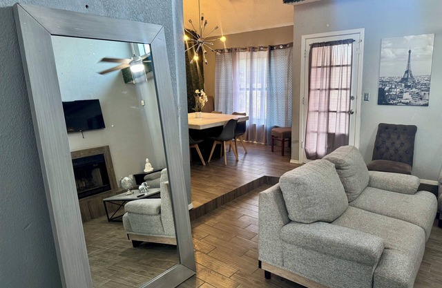 Spacious 5-bedroom house in enjoyable El Paso with AC