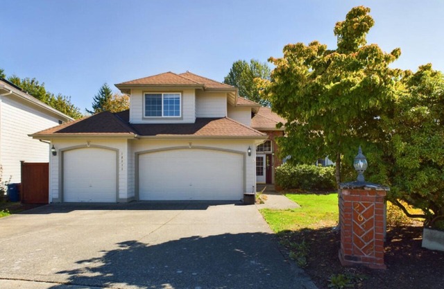 Spacious 5-bedroom house in Kent with AC, WiFi and close to all amenities!