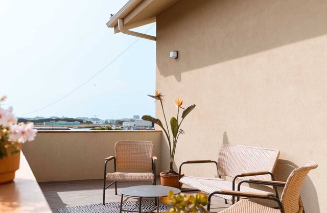 Spacious 5-bedroom house with WiFi and AC in delightful Azurara
