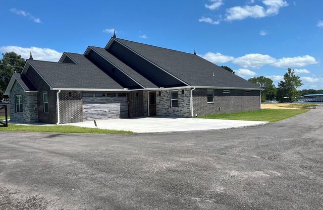 Spacious 5-bedroom house on Monkey Island, Afton with WiFi, AC & slip in dock