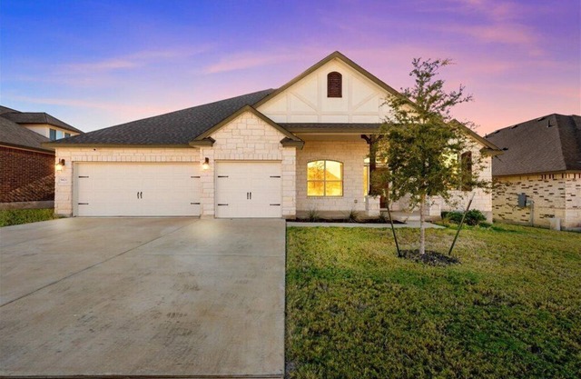 Spacious 5-bedroom house in charming Belton with AC
