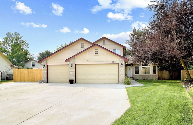 Spacious 5-bedroom house in Boise sleeps 12, treadmill, Fantastic location.