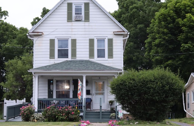 Spacious 5-bedroom house, Family Entertainment Pavilion, WiFi, AC in Geneva