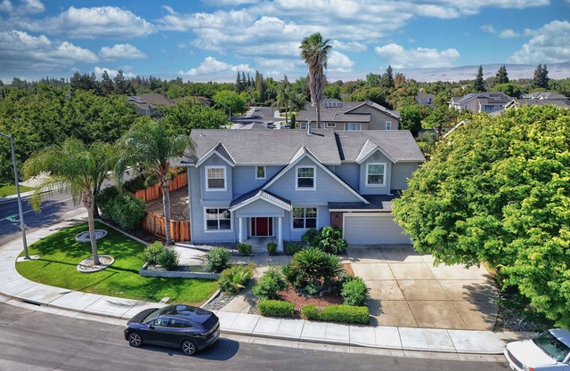 Spacious 5-bedroom house in charming Tracy with AC, WiFi