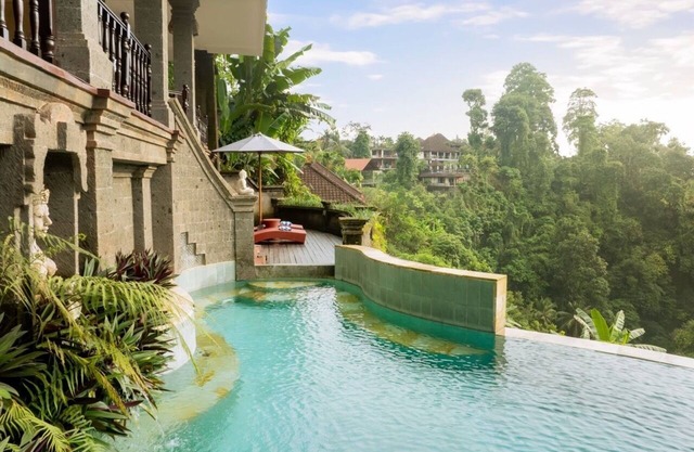 Spacious 5-Bedroom Jungle-View Villa in Ubud