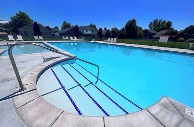 Spacious 5-Bedroom Retreat with Pool Access
