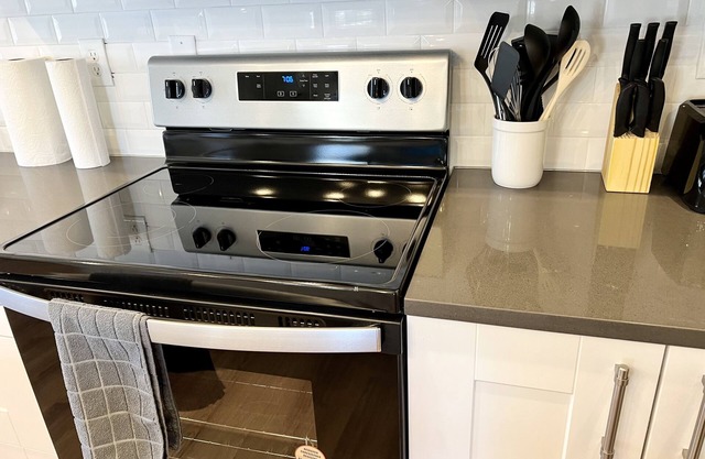 Spacious 5-bedroom townhome with WiFi and AC in charming Bloomfield