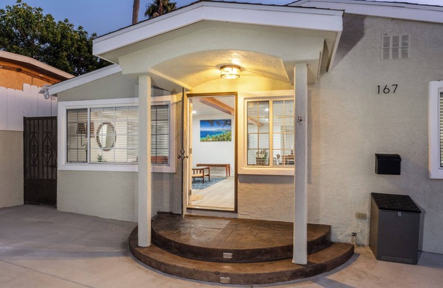 Spacious 5-bedroom house in nice Chula Vista with AC, WiFi