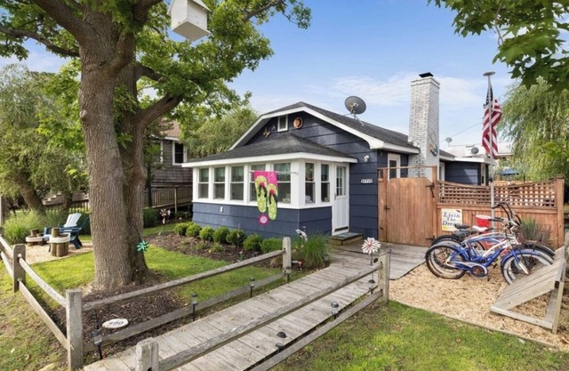 Spacious 5-bedroom house with central air on Fire Island’s wonderful Ocean Beach