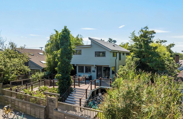 Spacious 5-bedroom house in Ocean Beach with Heated Saltwater Pool!!