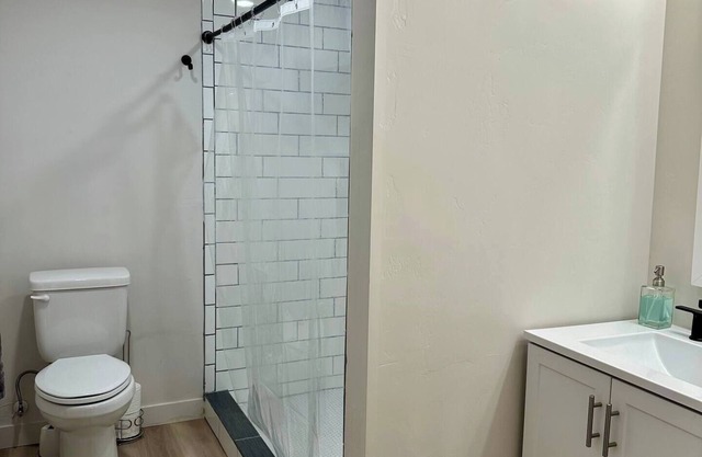 Spacious 5-bedroom townhome with WiFi, AC in lovely South Jordan