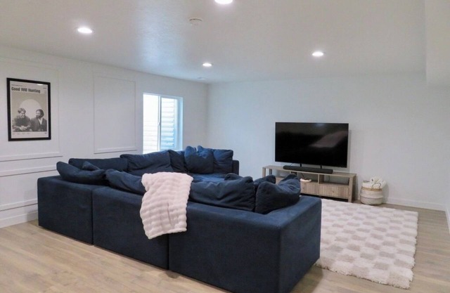 Spacious 5-bedroom house in tranquil Spanish Fork with WiFi, AC