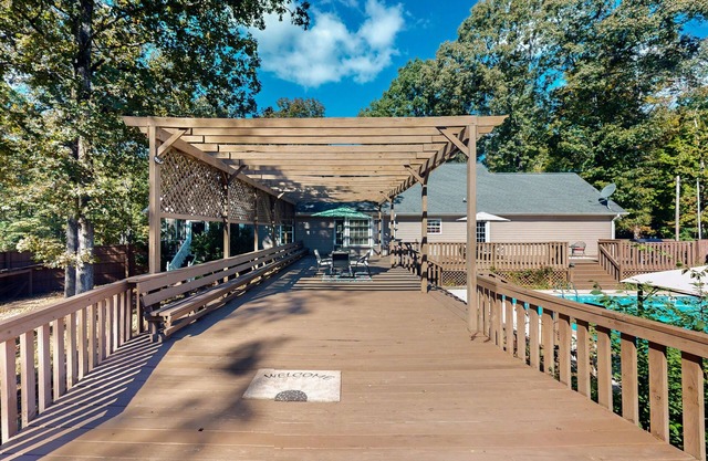 Spacious 5 bedroom retreat with seasonal pool and hot tub on 5 acres