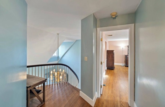 Spacious 5-bedroom villa with WiFi and AC in charming Redding