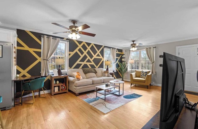 Spacious-5 Beds! 3 Mi to Mohegan