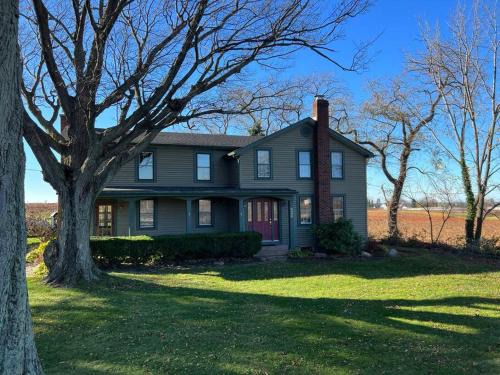 Spacious 5 BR Home w/Hot Tub