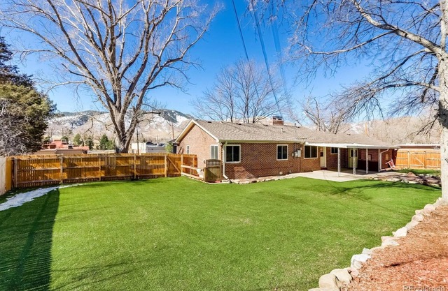 Spacious 5BR Golden House with Large Communal Backyard with BBQ & Games