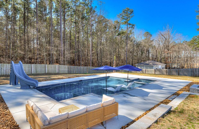 Spacious 5BR Masters Retreat: Heated Pool/Spa, Theater, Basketball Court & More!