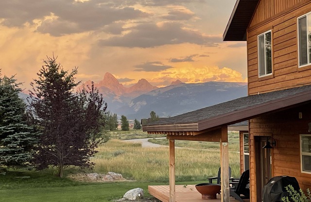 Spacious 5BR w/ Stunning Grand Teton Views + 20 mins from Resort