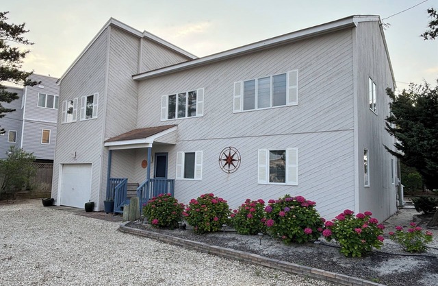 Spacious 6-bedroom, 3-bath Beach House w/WiFi, AC in lovely North Beach, LBI