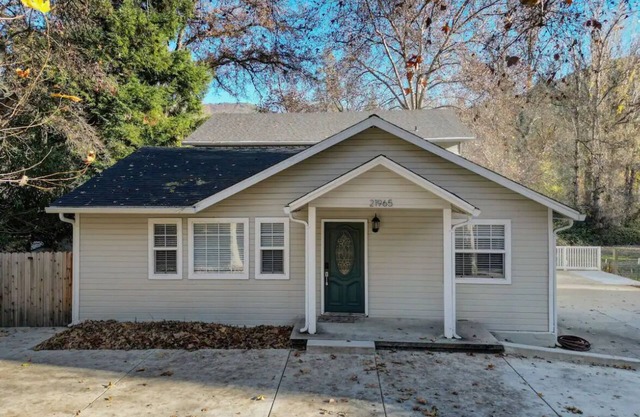 Spacious 6-bedroom home with ping pong table & large yard in enchanting Sonora