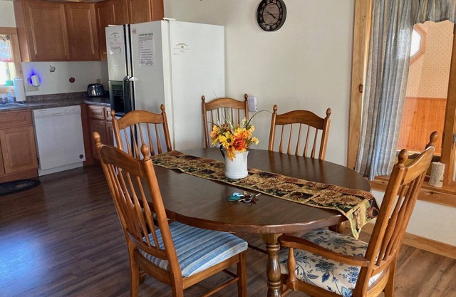 Spacious 6-bedroom house with WiFi and AC in Enchanting Enosburg