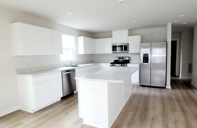 Spacious 6-bedroom house in adorable Sanborn with WiFi, AC. Near Niagara Falls.