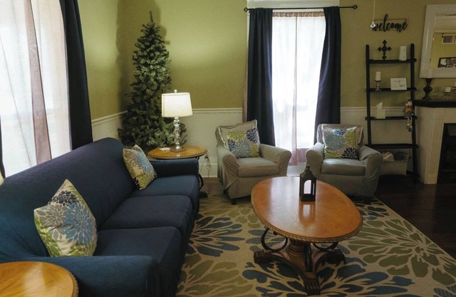 Spacious 6-bedroom house in Hearne with WiFi, AC