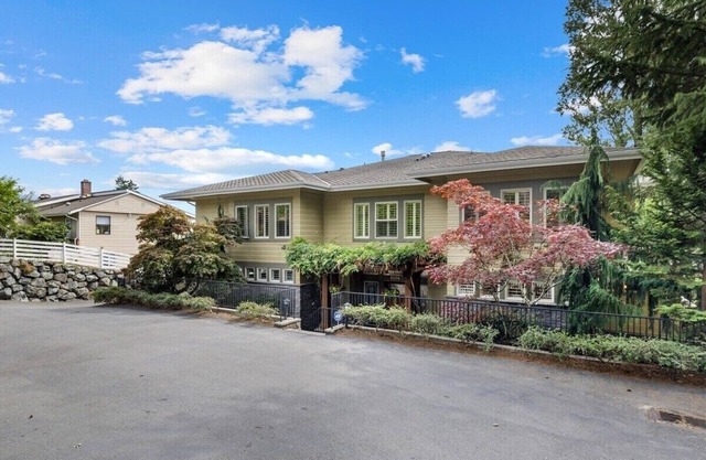 Spacious 6-bedroom Luxury House with Lake Access Lynnwood, Washington