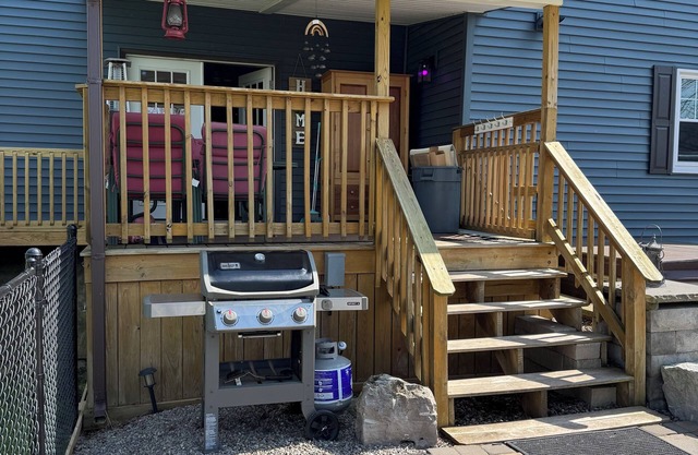 Spacious 6-bedroom house in awesome Canandaigua with WiFi, AC
