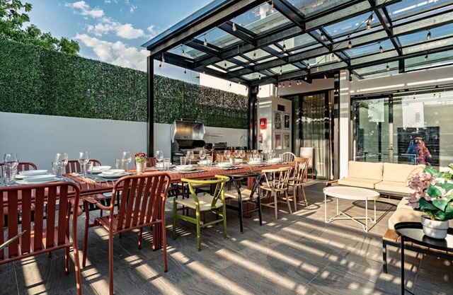 Spacious 6BR Retreat with Rooftop Terrace, BBQ & Gym Access