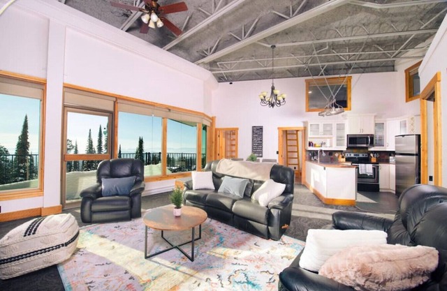 Spacious 7 bedroom condo ski in/ski out