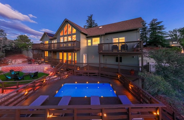 Spacious 7-bedroom House in Breathtaking Cottonwood with 11 Beds and amenities.
