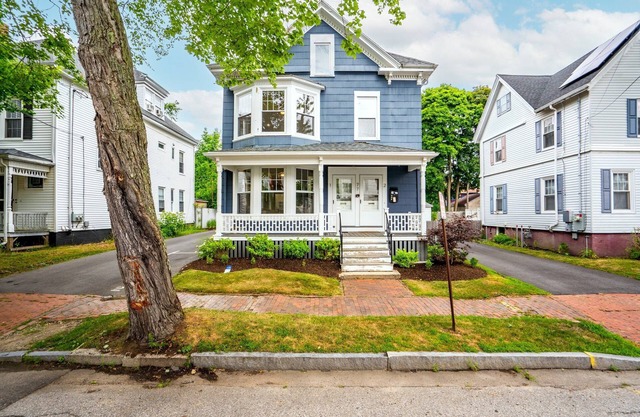 Spacious 7-bedroom house in marvelous Portland with AC, WiFi