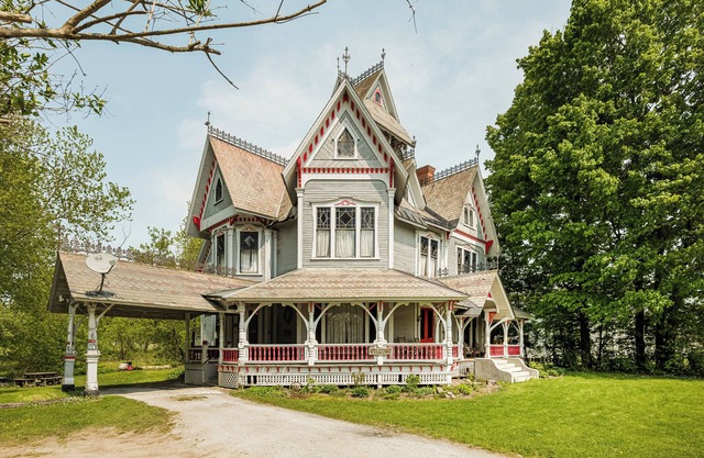 Spacious 7-bedroom house. Fall is coming. Good place to see the foliage.