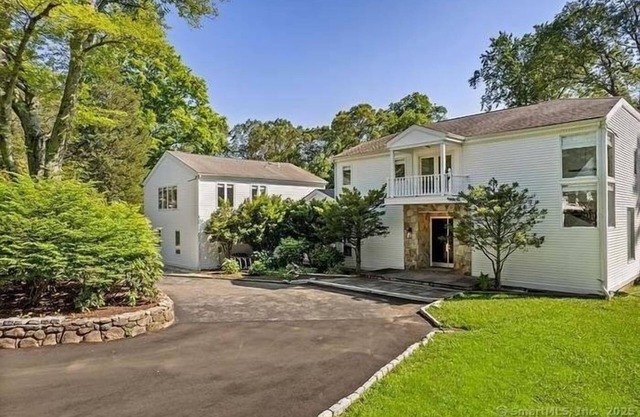 Spacious 7-bedroom house in delightful Norwalk with AC
