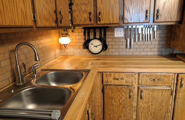Spacious 7-bedroom house in quiet neighborhood