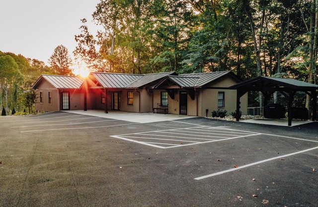 Spacious 7-bedroom cabin near Lake Cumberland