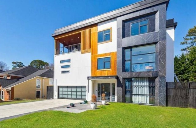 Spacious 7k sq ft 6-bedroom Modern house in Marietta.