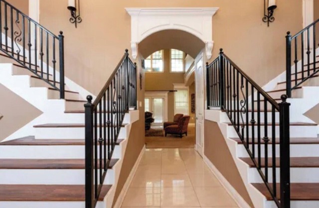 Spacious 8-bedroom house with WiFi, AC in lovely Hensley