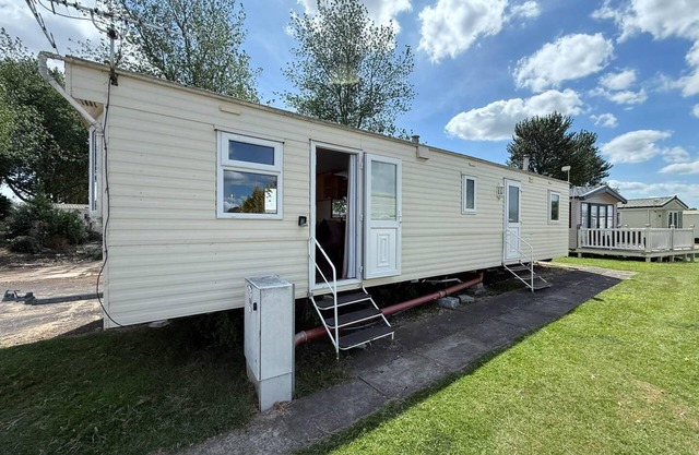 Mietwohnwagen mit 8 Schlafplätzen (auch Haustiere erlaubt) im Southview Holiday Park. Ref. 33002TC