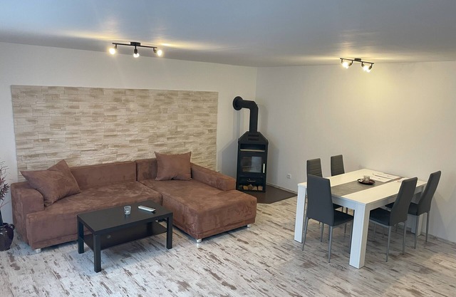 Großzügige 80 m² Ferienwohnung mit Terrasse für 4 Personen
