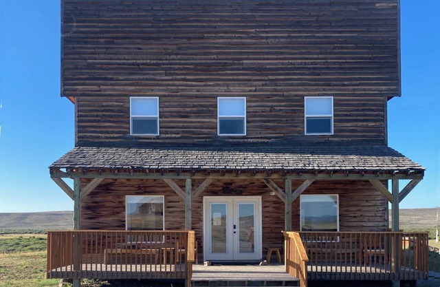 Spacious 9-bedroom lodge in charming Big Piney with WiFi