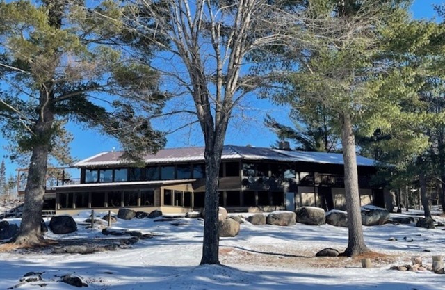 Spacious 9-bedroom motel & lodge on the beautiful Wolf River in Northern WI.