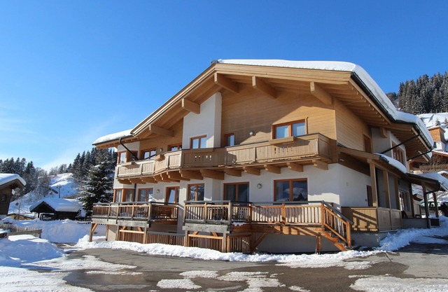 Geräumige Wohnung an der Piste mit Balkon