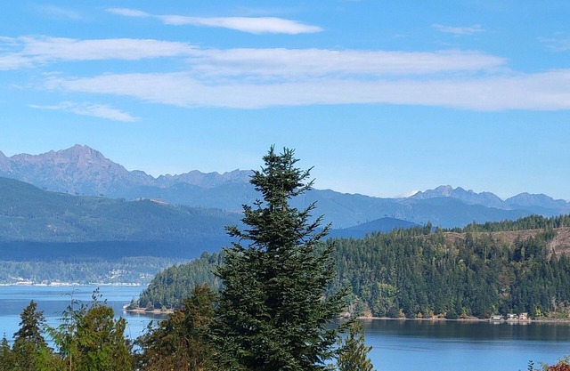 Spacious A-frame w/ mountain & water views, New Hot Tub, AC, Fireplace, W/D