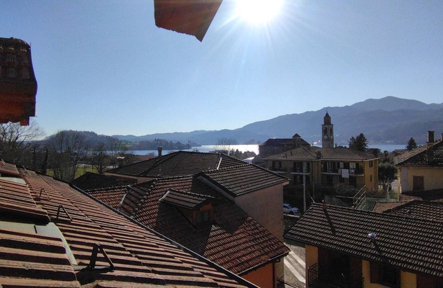 Spacious accommodation a stone's throw from Lake Orta